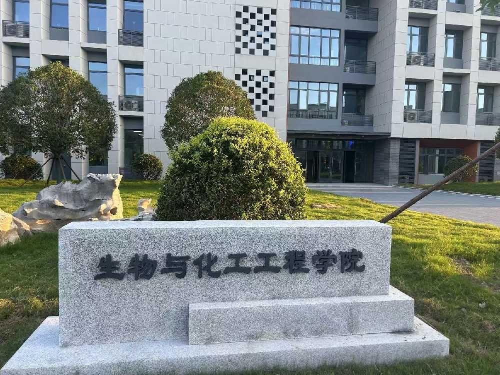 西和县扬州职业大学体育场高杆灯项目